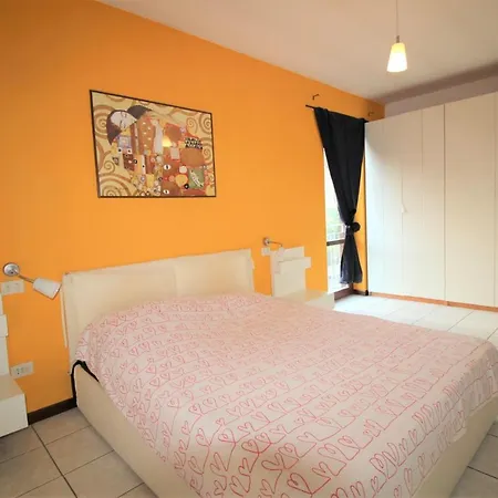 Ferienhaus Rainbow House On Lake Orta With *
