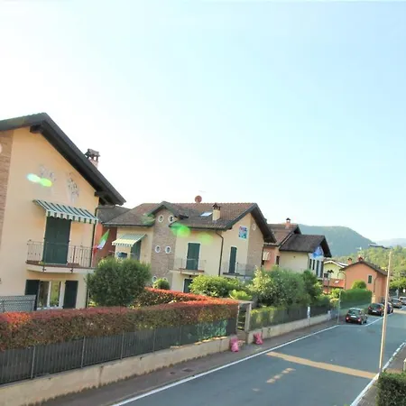 Rainbow House On Lake Orta With Ferienhaus